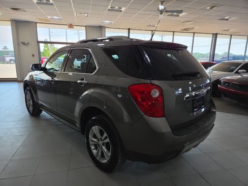 Used 2010 Chevrolet Equinox LT w/ Chrome Appearance Package FWD image 5