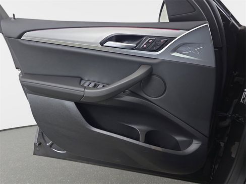 Used 2025 BMW X4 xDrive30i image 29