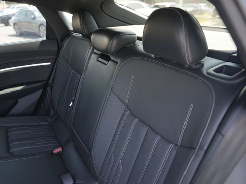 Certified 2023 Audi e-tron S Prestige image 29