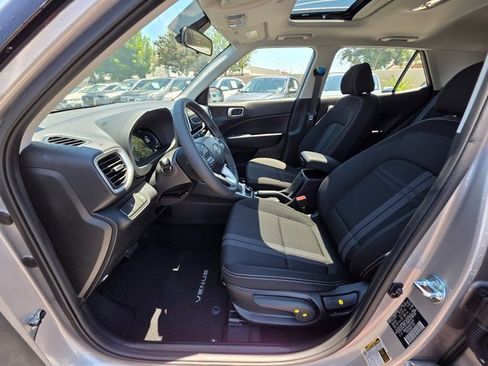 New 2025 Hyundai Venue SEL image 15