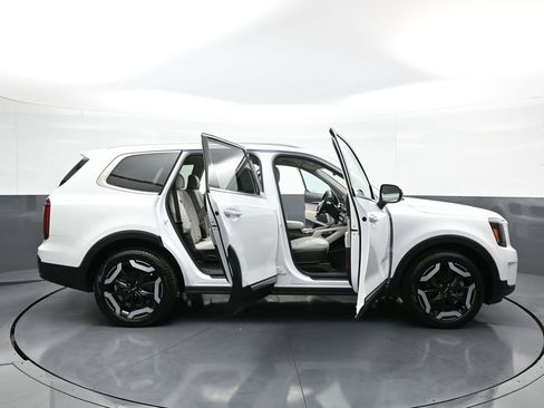 Used 2024 Kia Telluride S image 41