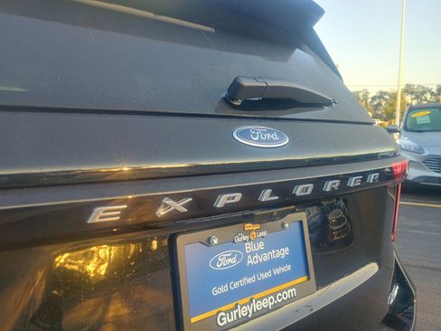 Certified 2025 Ford Explorer Active image 8