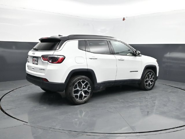 Used 2025 Jeep Compass Limited AWD/4WD image 8