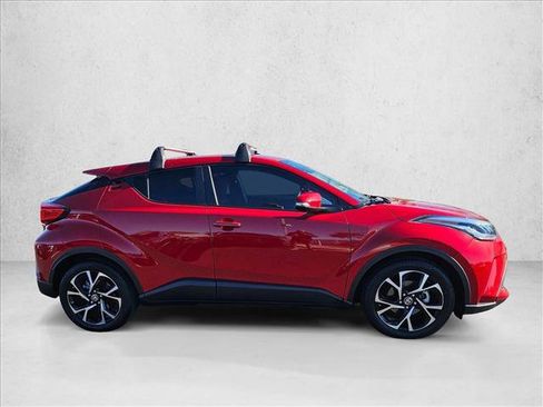 Used 2021 Toyota C-HR XLE image 4