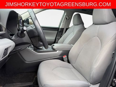 Used 2023 Toyota Highlander LE AWD/4WD image 12