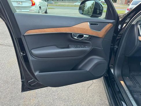 Used 2021 Volvo XC90 T6 Momentum w/ Climate Package image 14