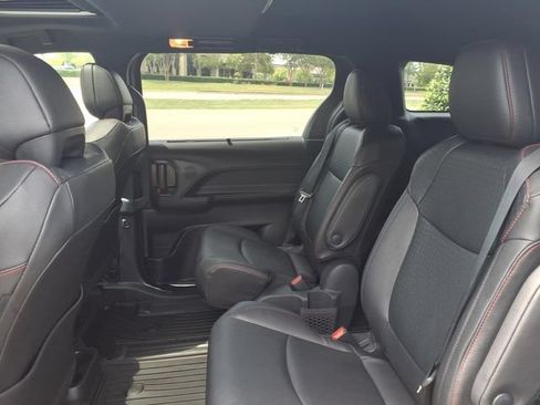 Used 2025 Toyota Sienna XSE w/ XSE Plus Package FWD image 6