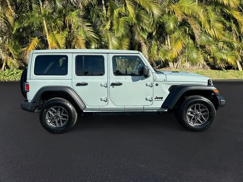 Used 2024 Jeep Wrangler Unlimited Sport AWD/4WD image 4