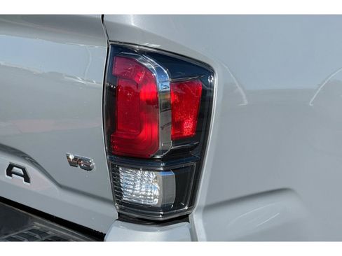 Certified 2021 Toyota Tacoma Limited image 31