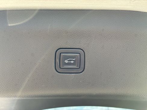 Used 2022 Buick Enclave Avenir image 6