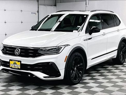 Used 2023 Volkswagen Tiguan SE R-Line FWD image 12
