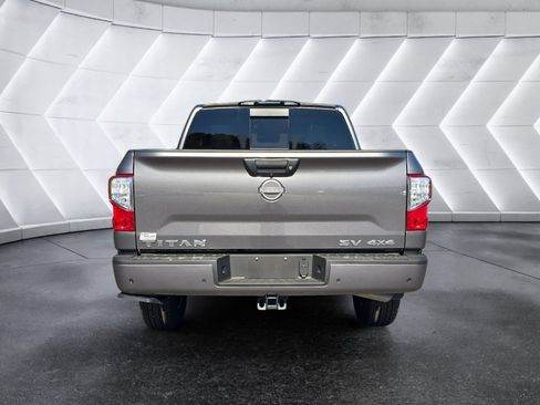 Used 2024 Nissan Titan SV w/ SV Convenience Package image 4
