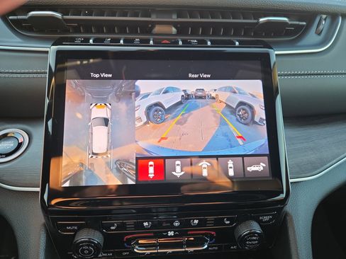 New 2025 Jeep Grand Cherokee L Limited w/ Luxury Tech Group II image 12