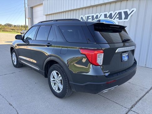 Used 2022 Ford Explorer XLT w/ Equipment Group 202A image 6