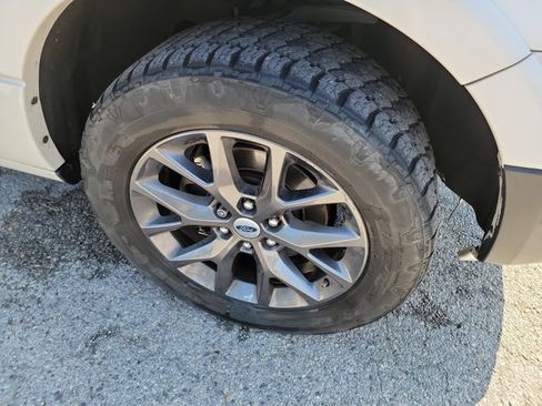 Used 2017 Ford Expedition Limited w/ Equipment Group 301A AWD/4WD image 10