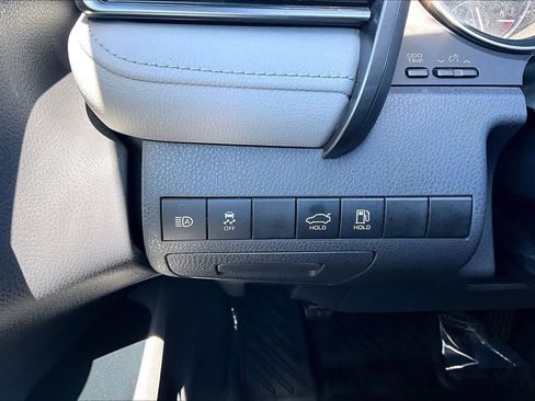 Used 2019 Toyota Camry LE FWD image 34
