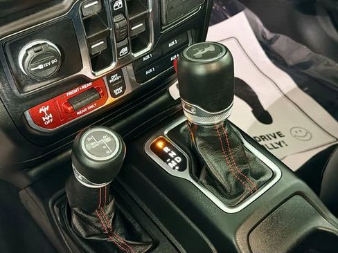 Used 2022 Jeep Wrangler Unlimited Rubicon w/ LED Lighting Group AWD/4WD image 17