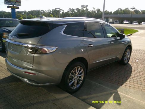 Used 2023 Buick Enclave Avenir w/ Avenir Technology Package FWD image 4