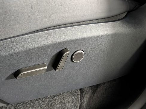 Used 2024 Tesla Model Y Long Range RWD image 28