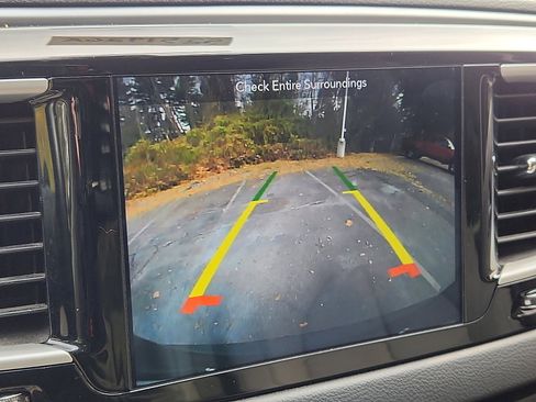 Used 2018 Chrysler Pacifica Touring-L image 18