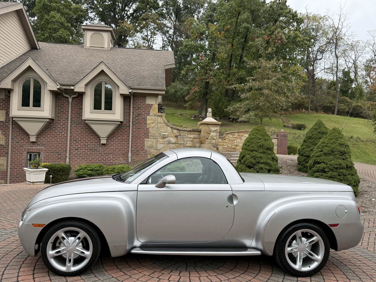 Used 2004 Chevrolet SSR w/ Preferred Equipment Group RWD image 13