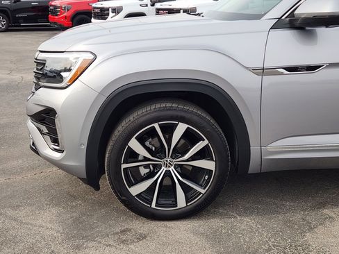 Used 2025 Volkswagen Atlas SEL Premium R-Line image 9