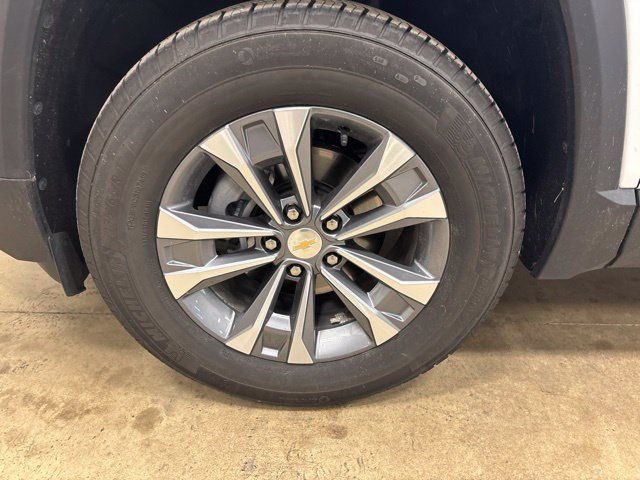 Used 2026 Chevrolet Equinox LT AWD/4WD image 9