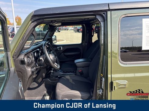 Used 2022 Jeep Gladiator Sport image 17