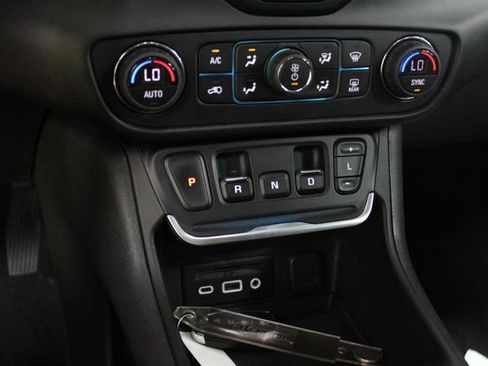 Used 2020 GMC Terrain SLT FWD image 21