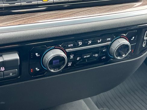 Used 2022 Chevrolet Silverado 1500 LT w/ Z71 Off-Road Package image 17