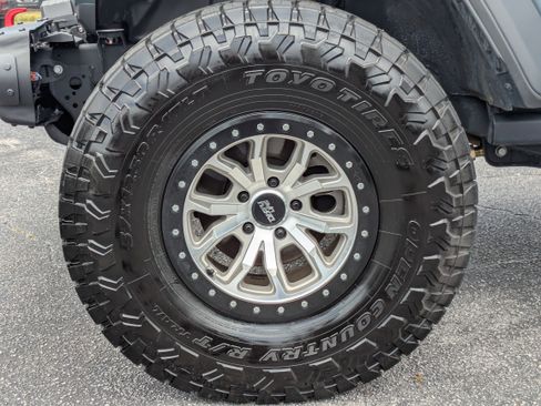 Used 2024 Jeep Wrangler Unlimited Rubicon w/ Technology Group AWD/4WD image 30