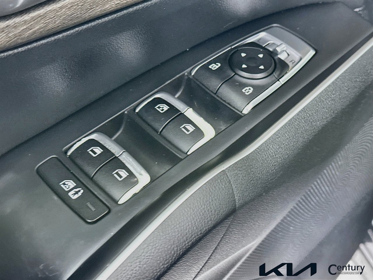 Used 2022 Kia Sorento EX w/ Panoramic Sunroof Package FWD image 17
