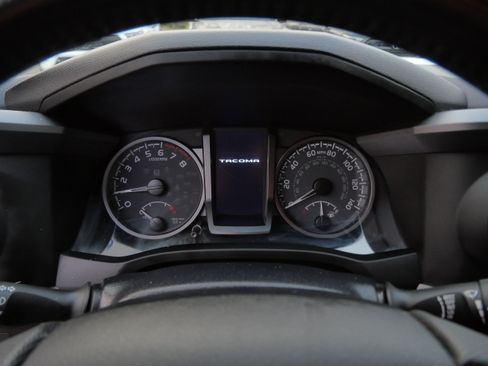 Certified 2022 Toyota Tacoma TRD Off-Road image 22