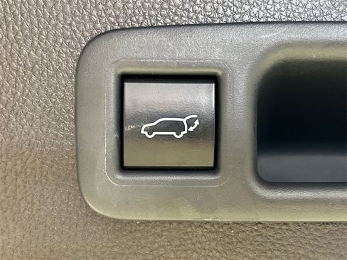 Used 2023 Toyota Highlander XLE image 20