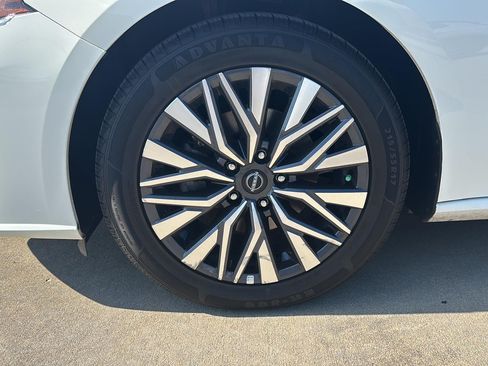 Used 2025 Nissan Altima 2.5 SV FWD image 30