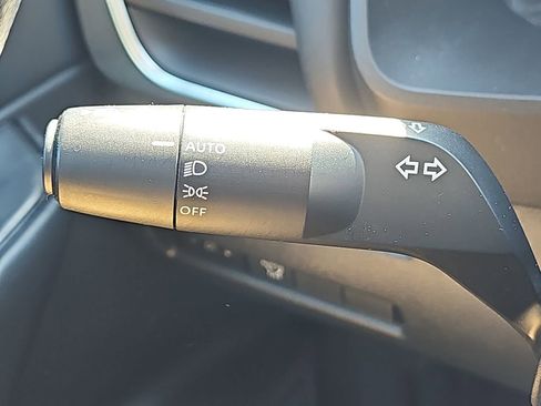 Used 2024 Nissan Rogue S FWD image 29