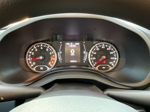 Used 2023 Jeep Renegade Latitude AWD/4WD image 21