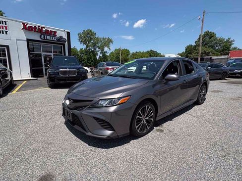 Used 2018 Toyota Camry SE FWD image 5