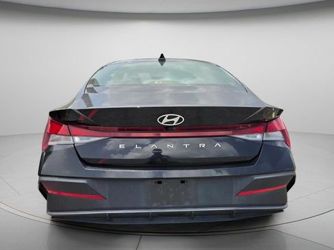 Used 2024 Hyundai Elantra SEL FWD image 6