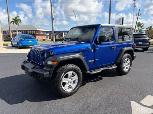 Used 2018 Jeep Wrangler Sport AWD/4WD image 3
