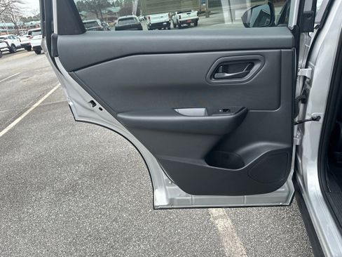 Used 2024 Nissan Rogue S image 21