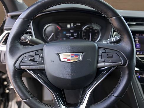 Certified 2025 Cadillac XT6 Premium Luxury FWD image 12