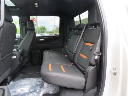 New 2026 GMC Sierra 2500 AT4 w/ LPO, Black Badging Package AWD/4WD image 10