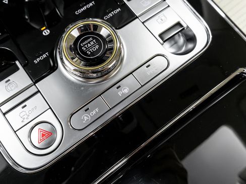 Used 2021 Bentley Flying Spur W12 image 69