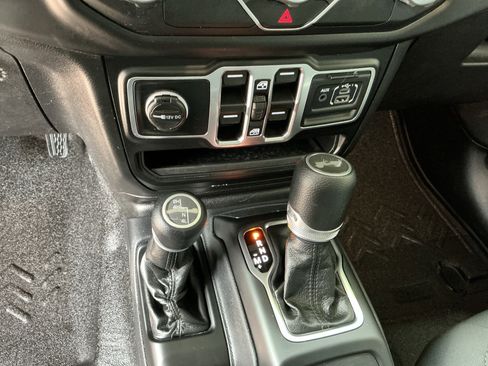 Used 2021 Jeep Wrangler Unlimited Sport image 27