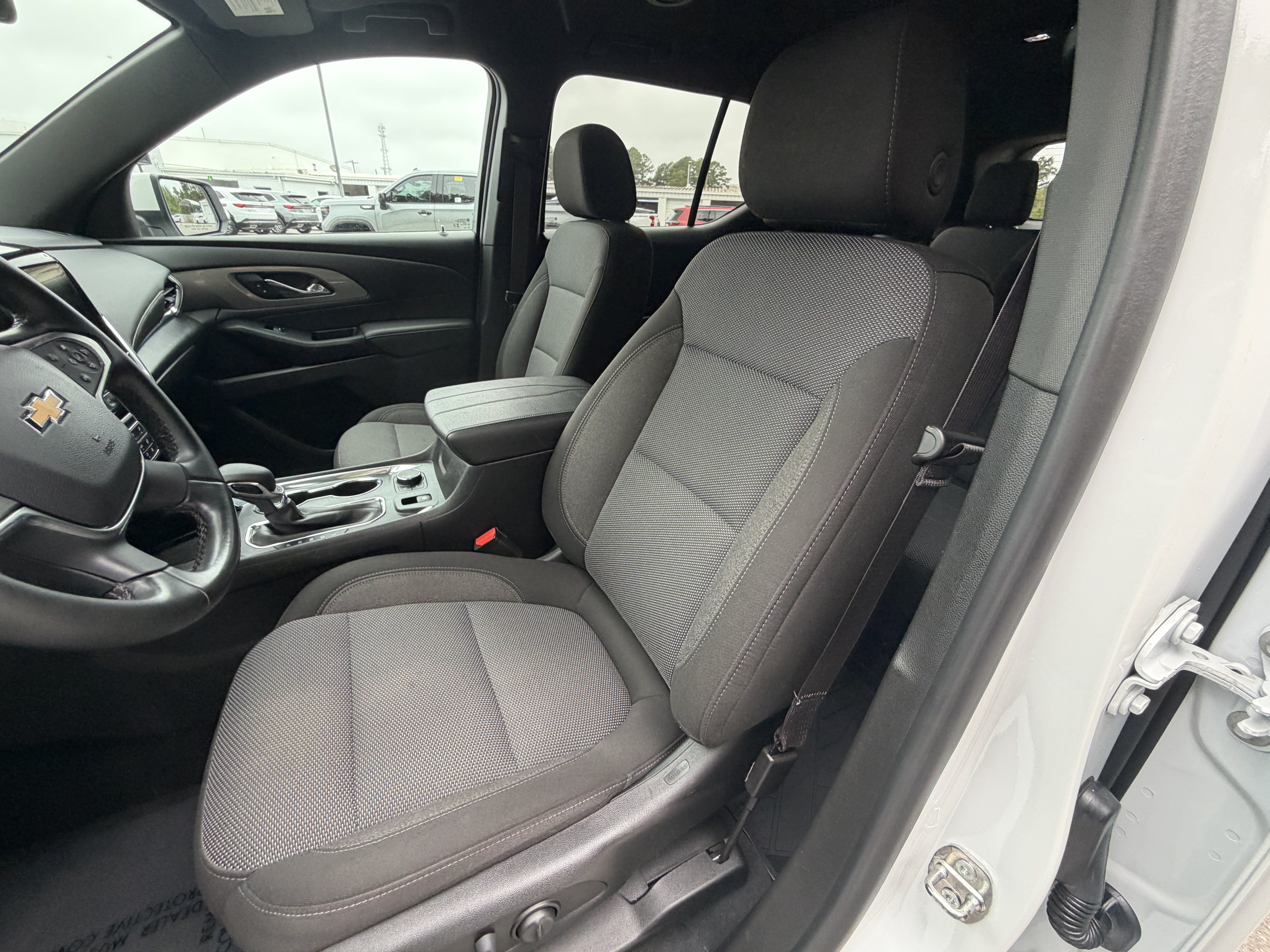 Used 2023 Chevrolet Traverse LT FWD image 15