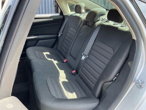 Used 2019 Ford Fusion SE image 19