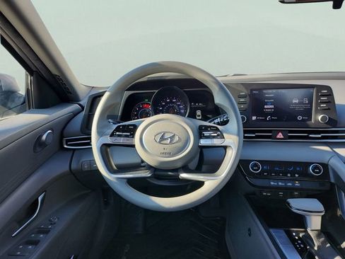 Used 2023 Hyundai Elantra SEL image 8