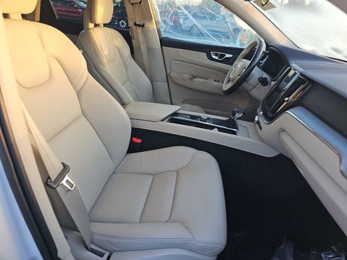 Used 2018 Volvo XC60 T5 Momentum AWD/4WD image 7