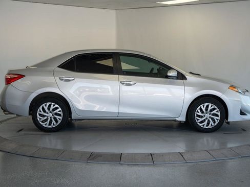 Used 2017 Toyota Corolla LE w/ Carpet Mat Package (TMS) FWD image 8
